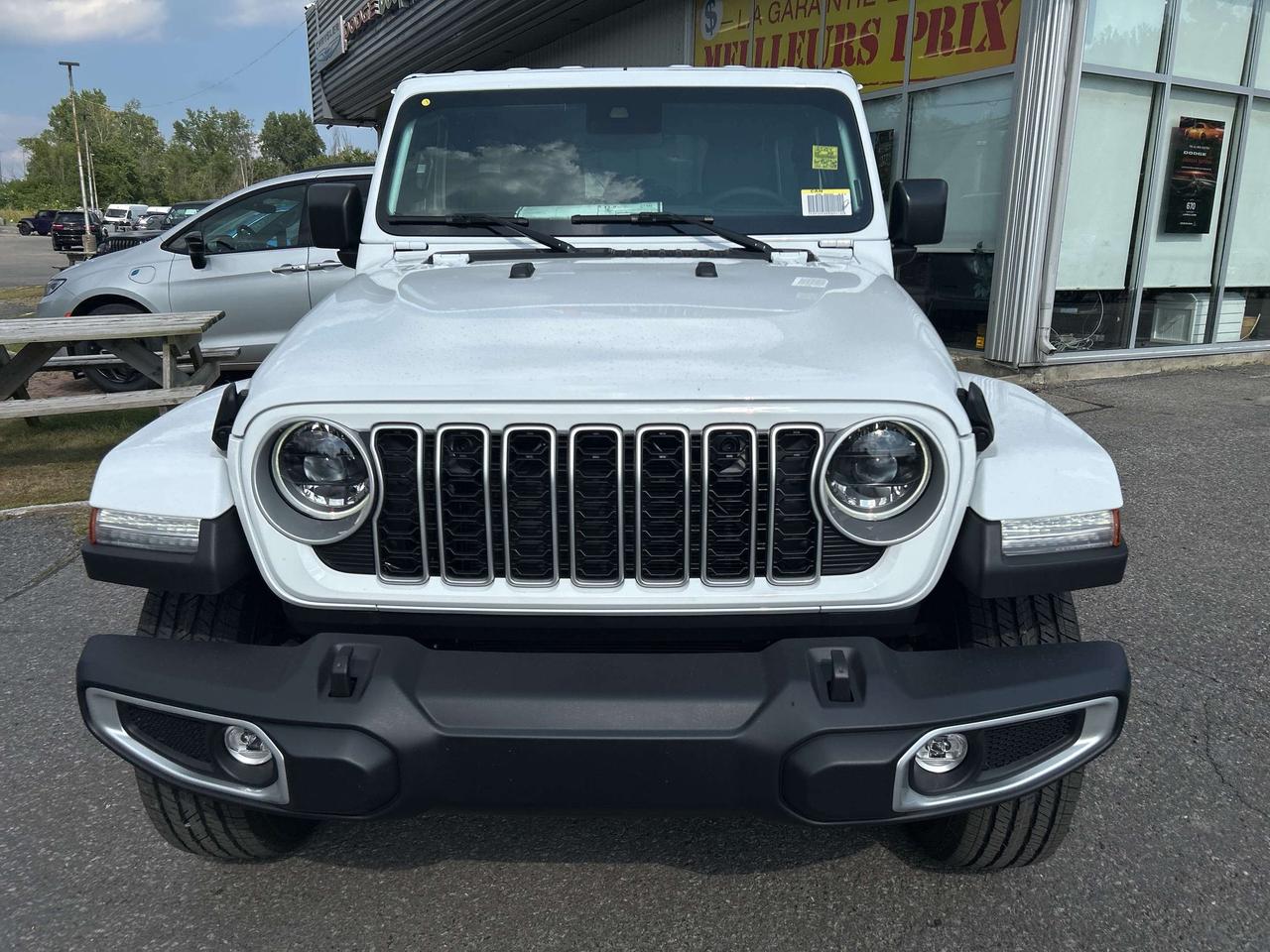 2025 Jeep Wrangler 4-Door Sahara Photo5