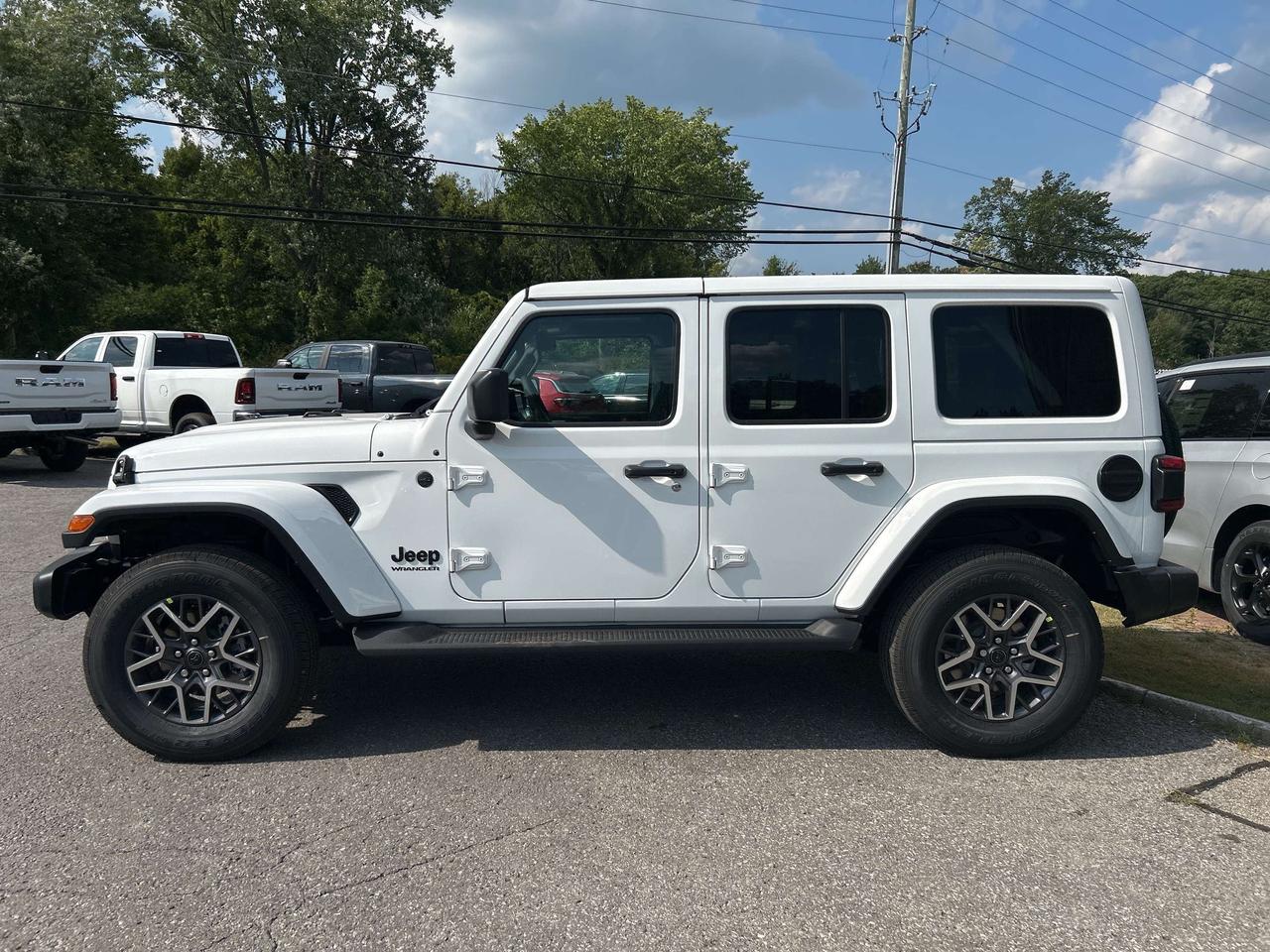 2025 Jeep Wrangler 4-Door Sahara Photo