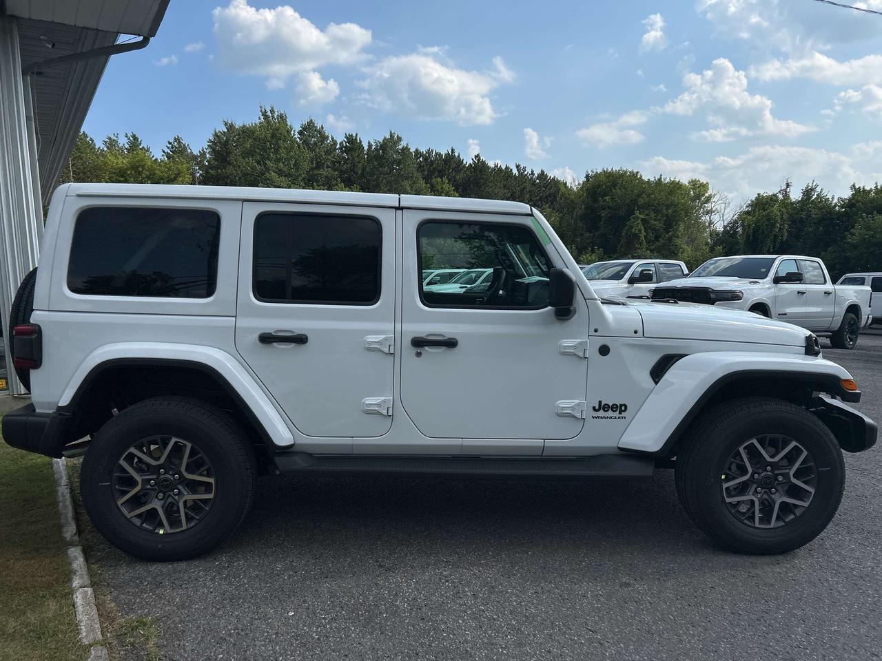 2025 Jeep Wrangler 4-Door Sahara Photo