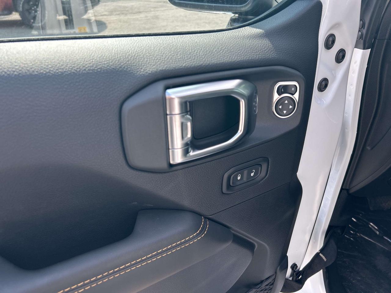2025 Jeep Wrangler 4-Door Sahara Photo