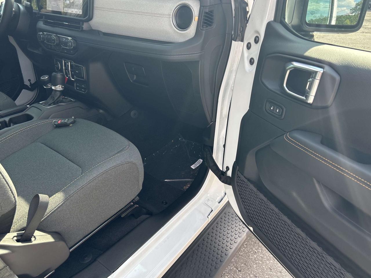 2025 Jeep Wrangler 4-Door Sahara Photo