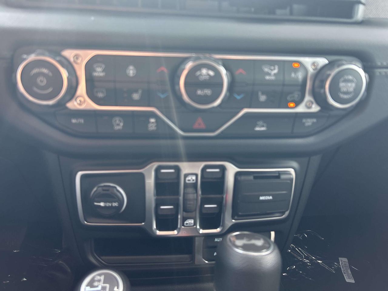 2025 Jeep Wrangler 4-Door Sahara Photo