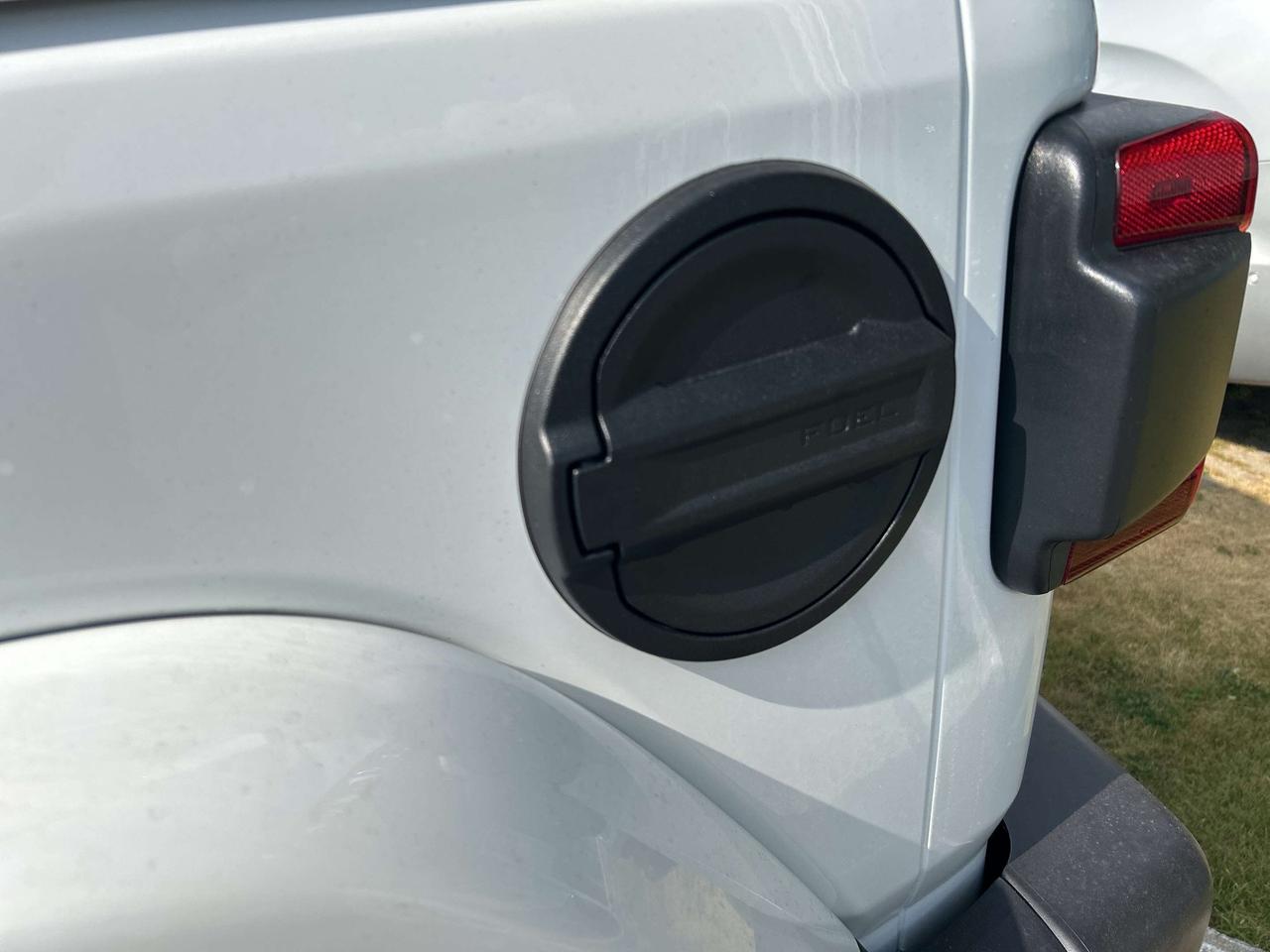 2025 Jeep Wrangler 4-Door Sahara Photo