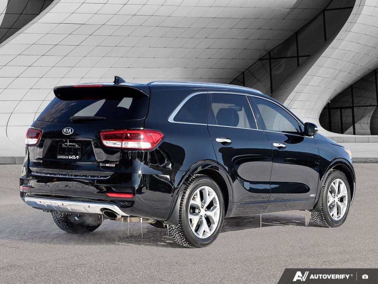 2016 Kia Sorento 2.0L Turbo SX Photo