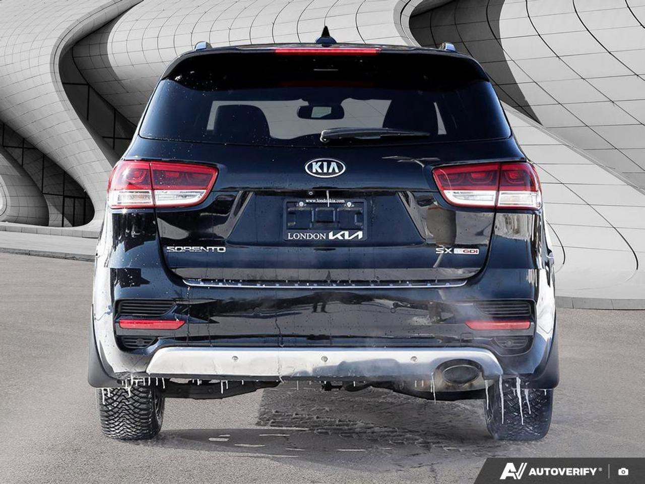2016 Kia Sorento 2.0L Turbo SX Photo