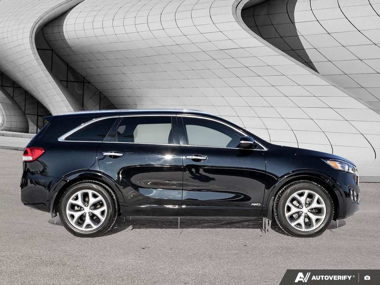 2016 Kia Sorento 2.0L Turbo SX Photo