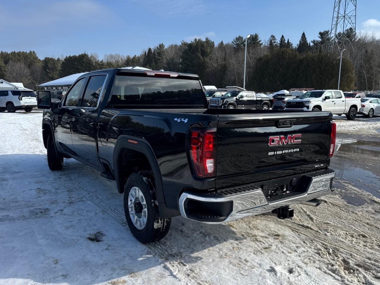 2026 GMC SIERRA 2500HD Crew Cab Standard Box 4-Wheel Drive SLE Photo
