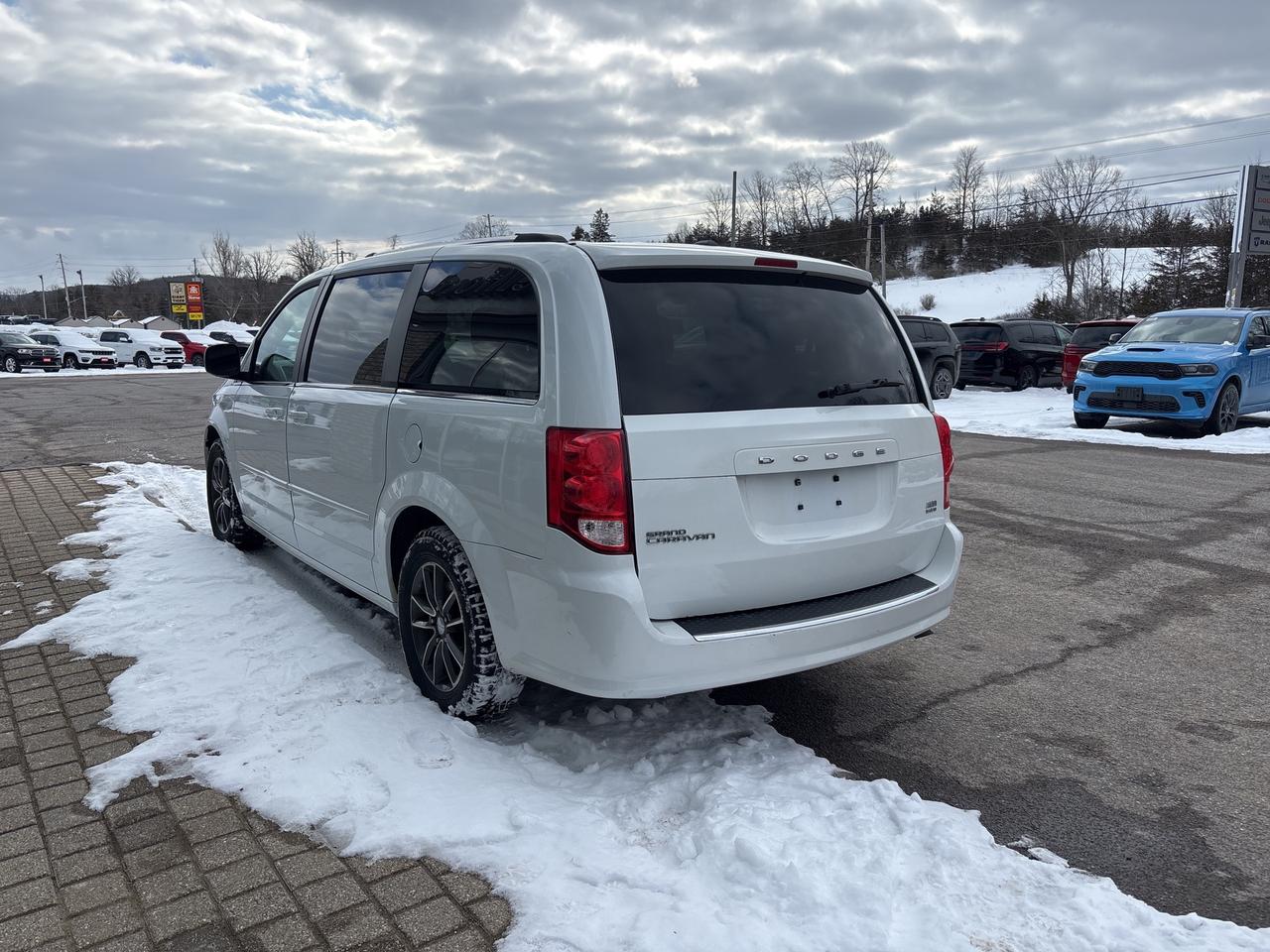 2017 Dodge Grand Caravan SXT Premium Plus Photo