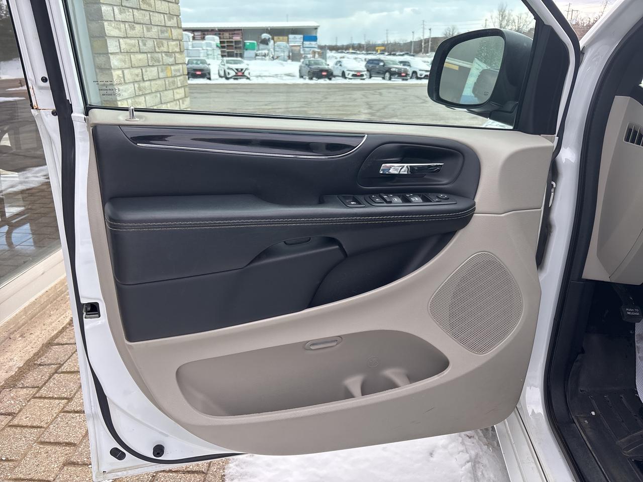 2017 Dodge Grand Caravan SXT Premium Plus Photo