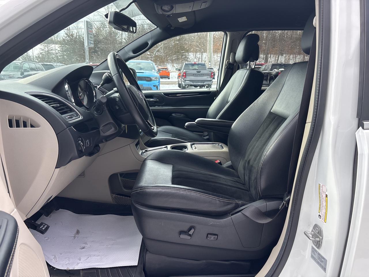 2017 Dodge Grand Caravan SXT Premium Plus Photo