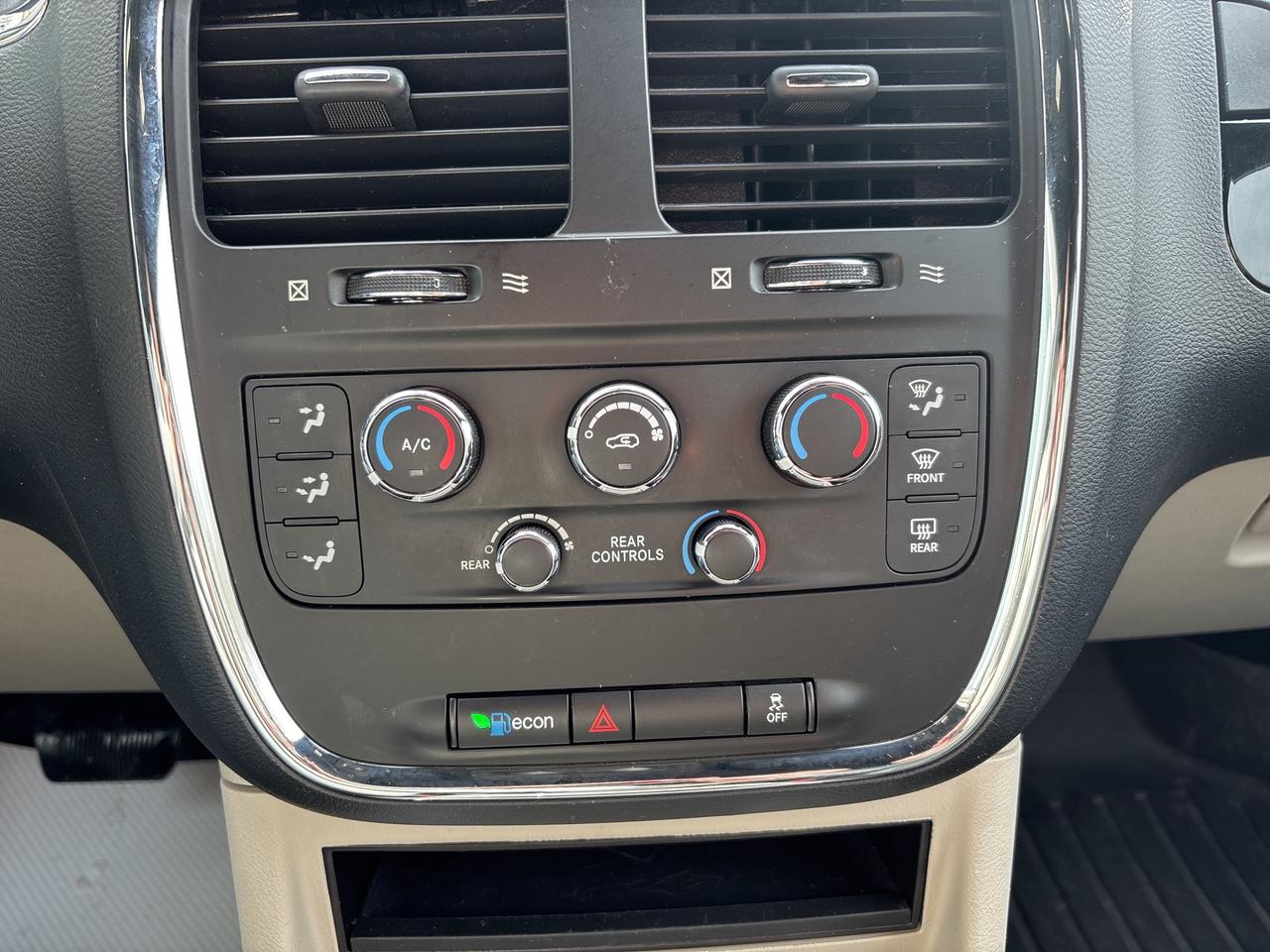 2017 Dodge Grand Caravan SXT Premium Plus Photo