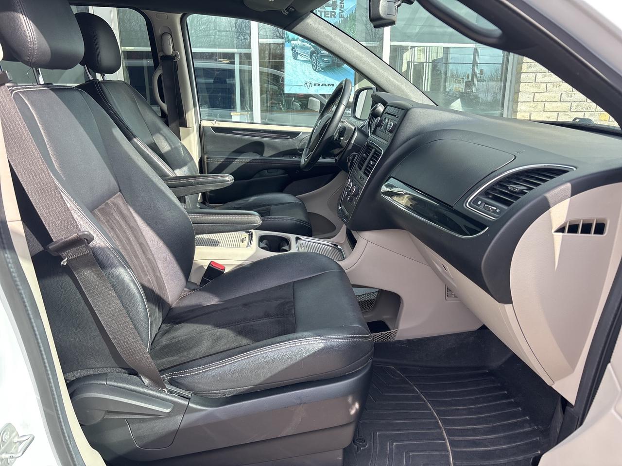 2017 Dodge Grand Caravan SXT Premium Plus Photo