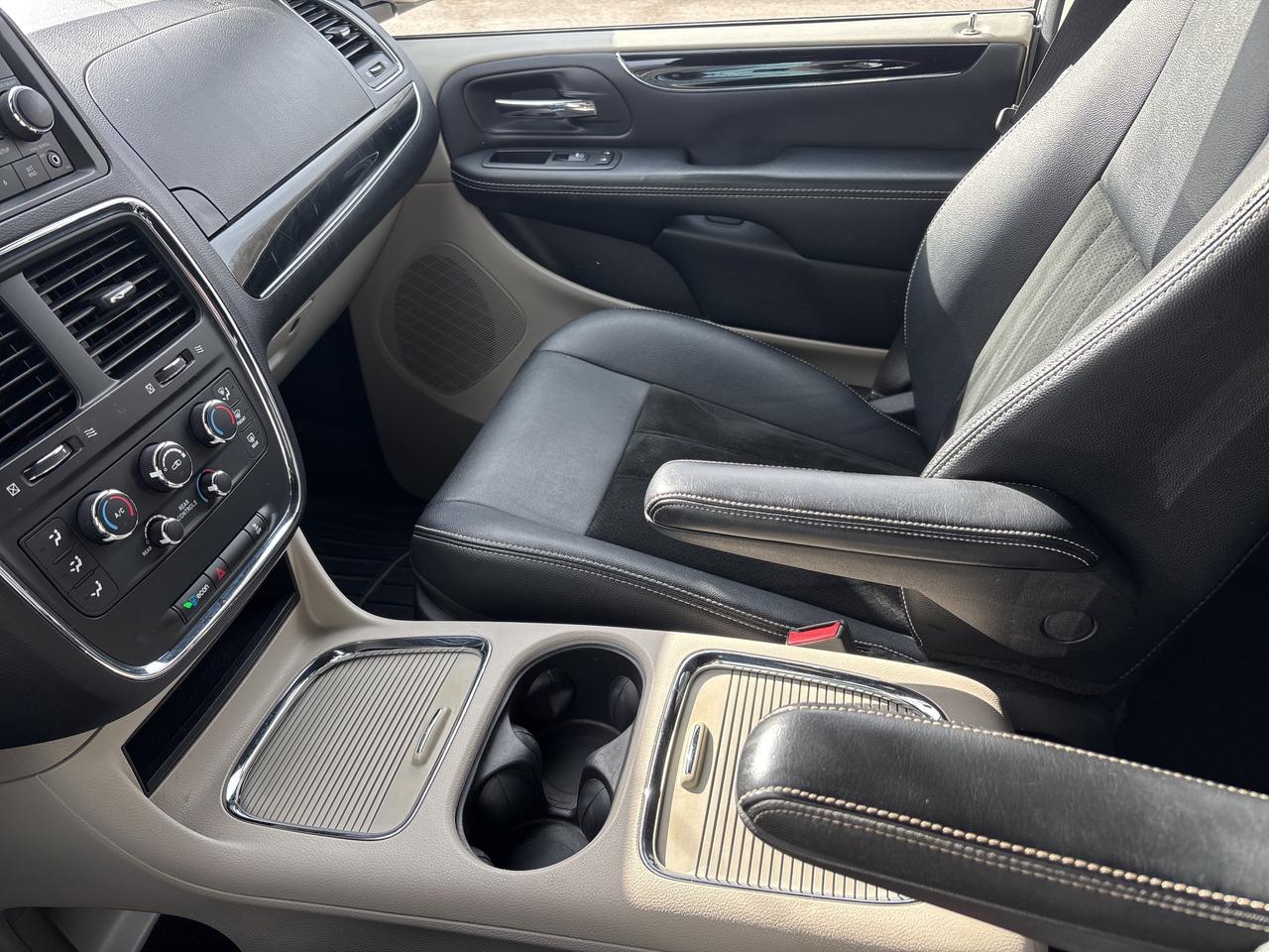 2017 Dodge Grand Caravan SXT Premium Plus Photo