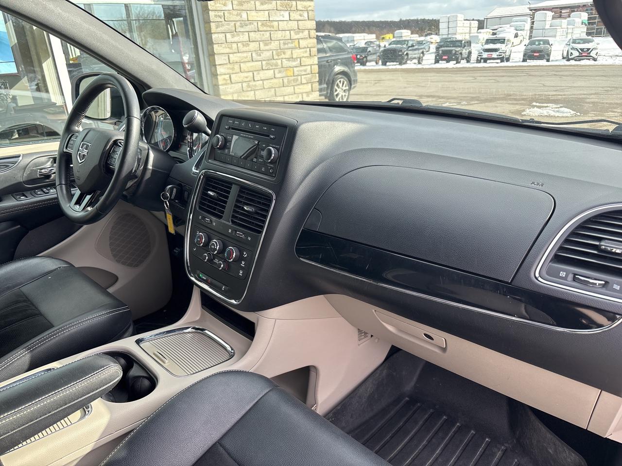 2017 Dodge Grand Caravan SXT Premium Plus Photo