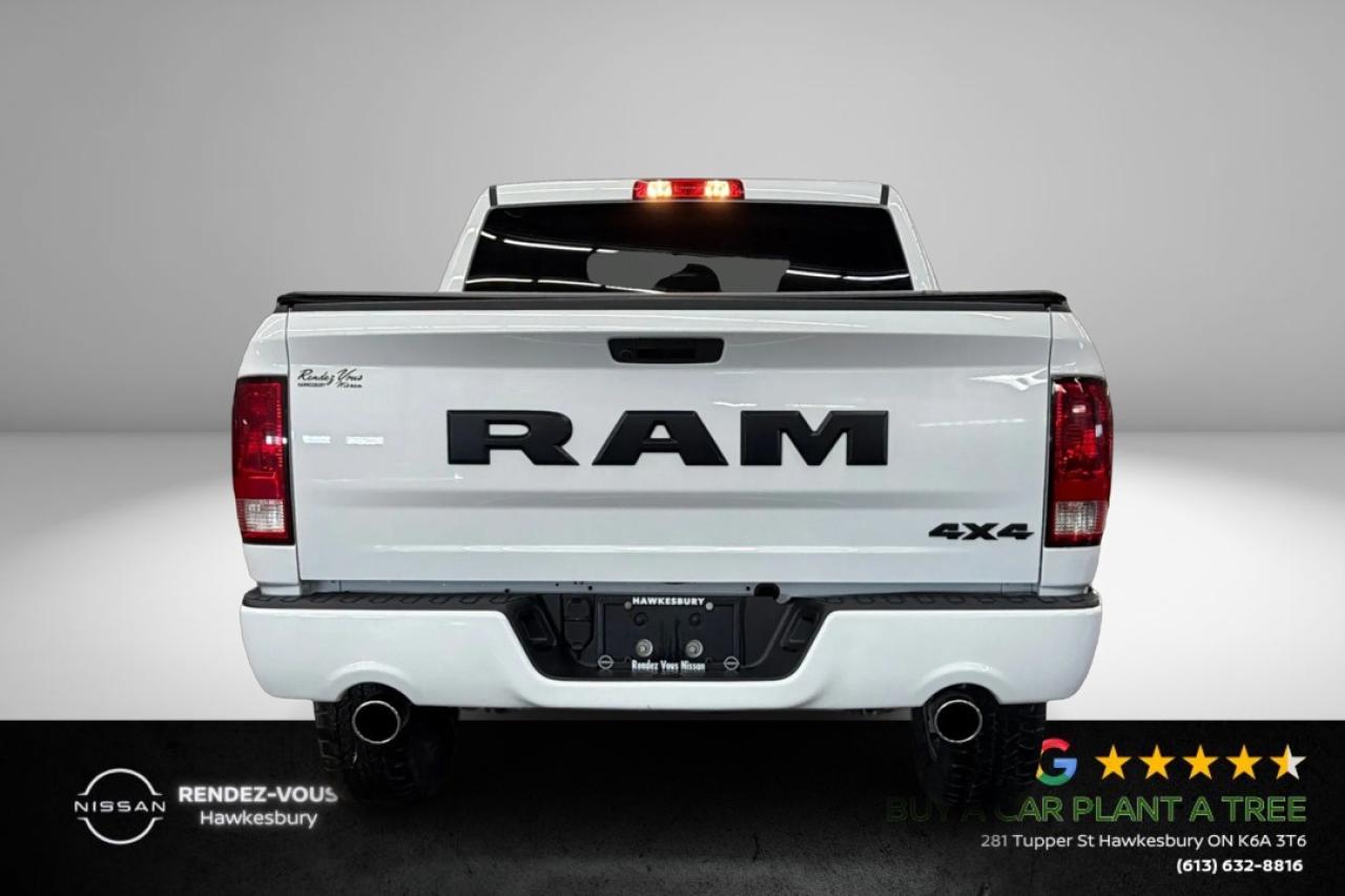 2021 RAM 1500 Classic EXPRESS Photo3