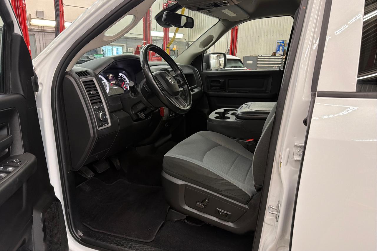 2021 RAM 1500 Classic EXPRESS Photo