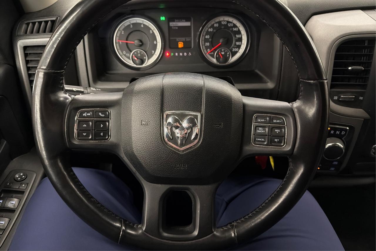 2021 RAM 1500 Classic EXPRESS Photo