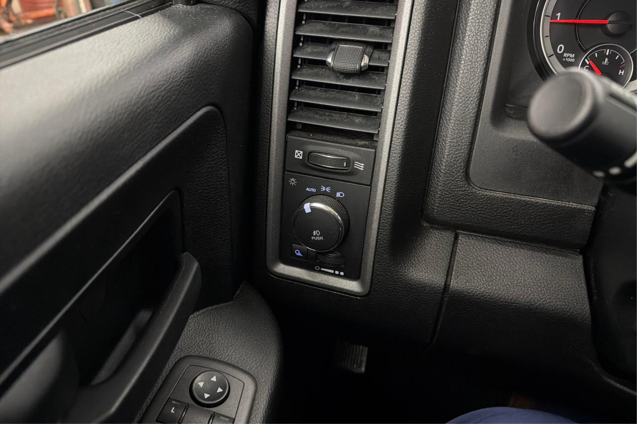 2021 RAM 1500 Classic EXPRESS Photo