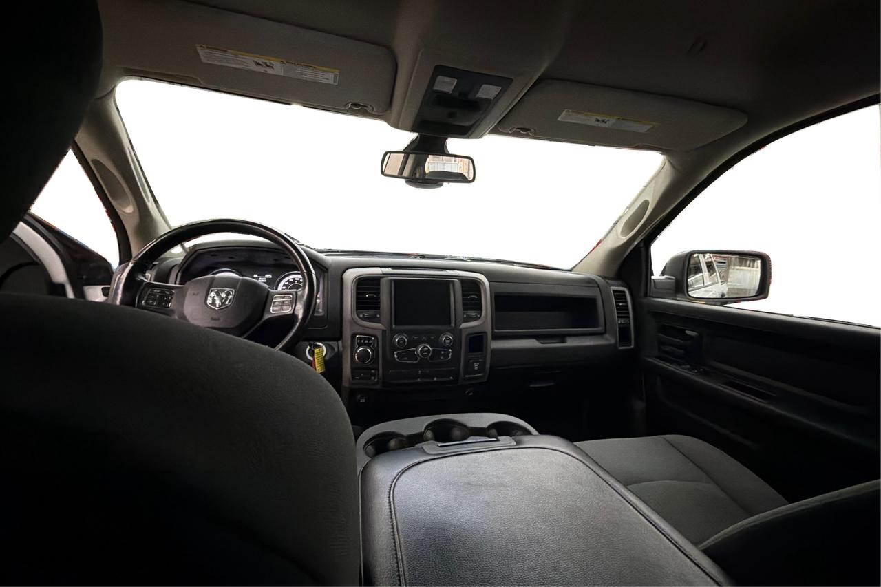 2021 RAM 1500 Classic EXPRESS Photo