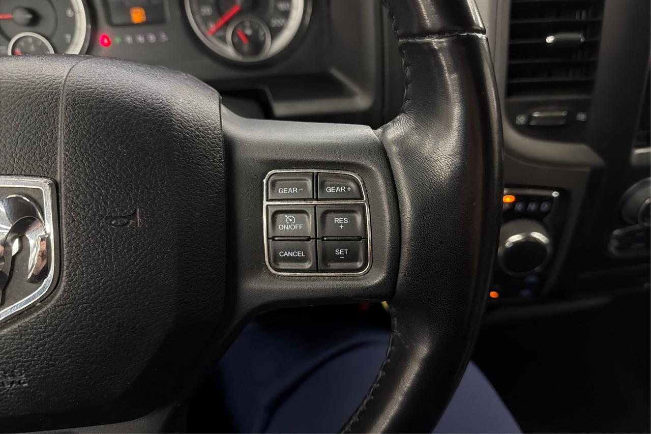 2021 RAM 1500 Classic EXPRESS Photo