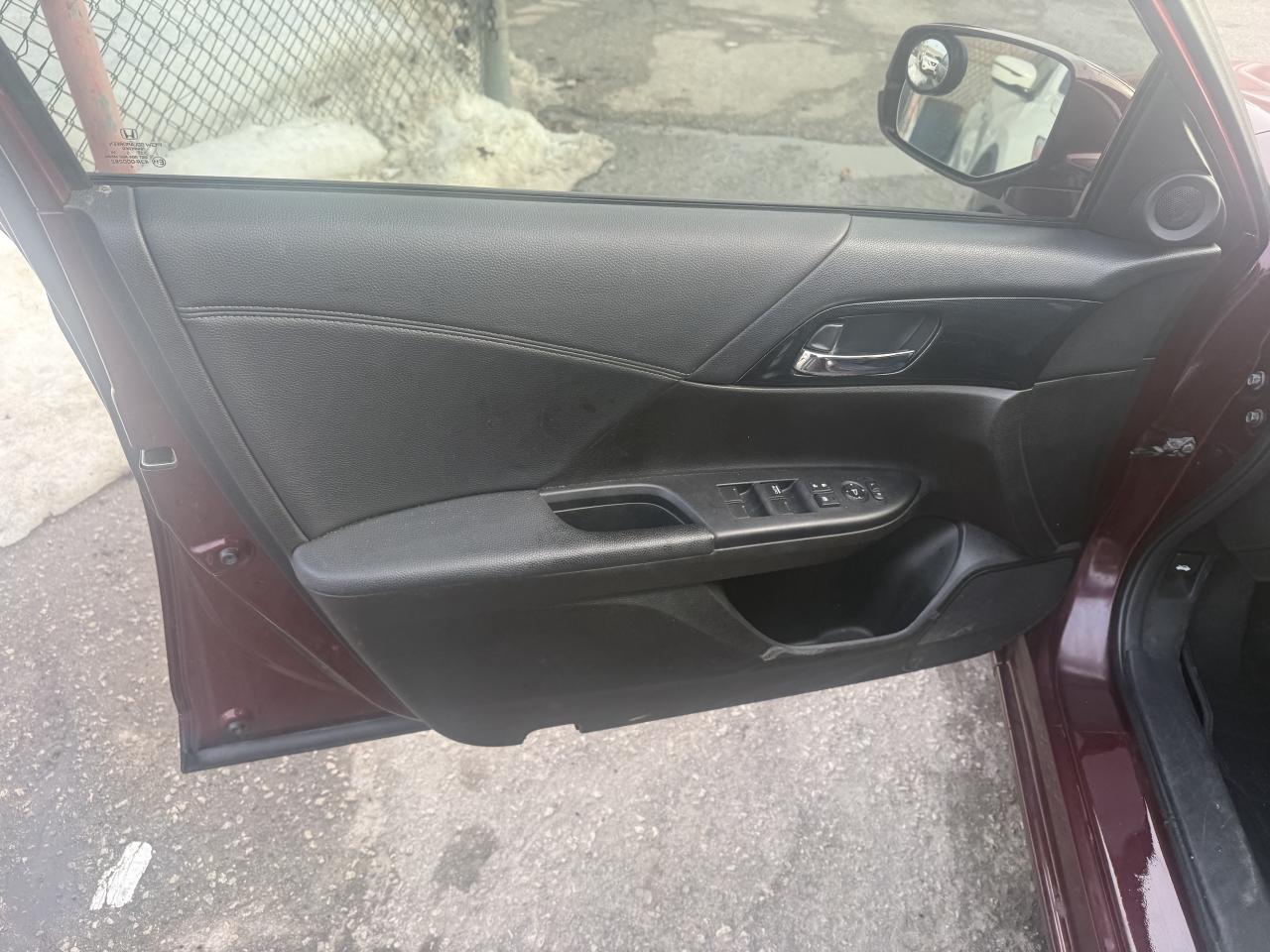 2013 Honda Accord Sedan *** 3 YEAR WARRANTY INCLUDED *** Photo