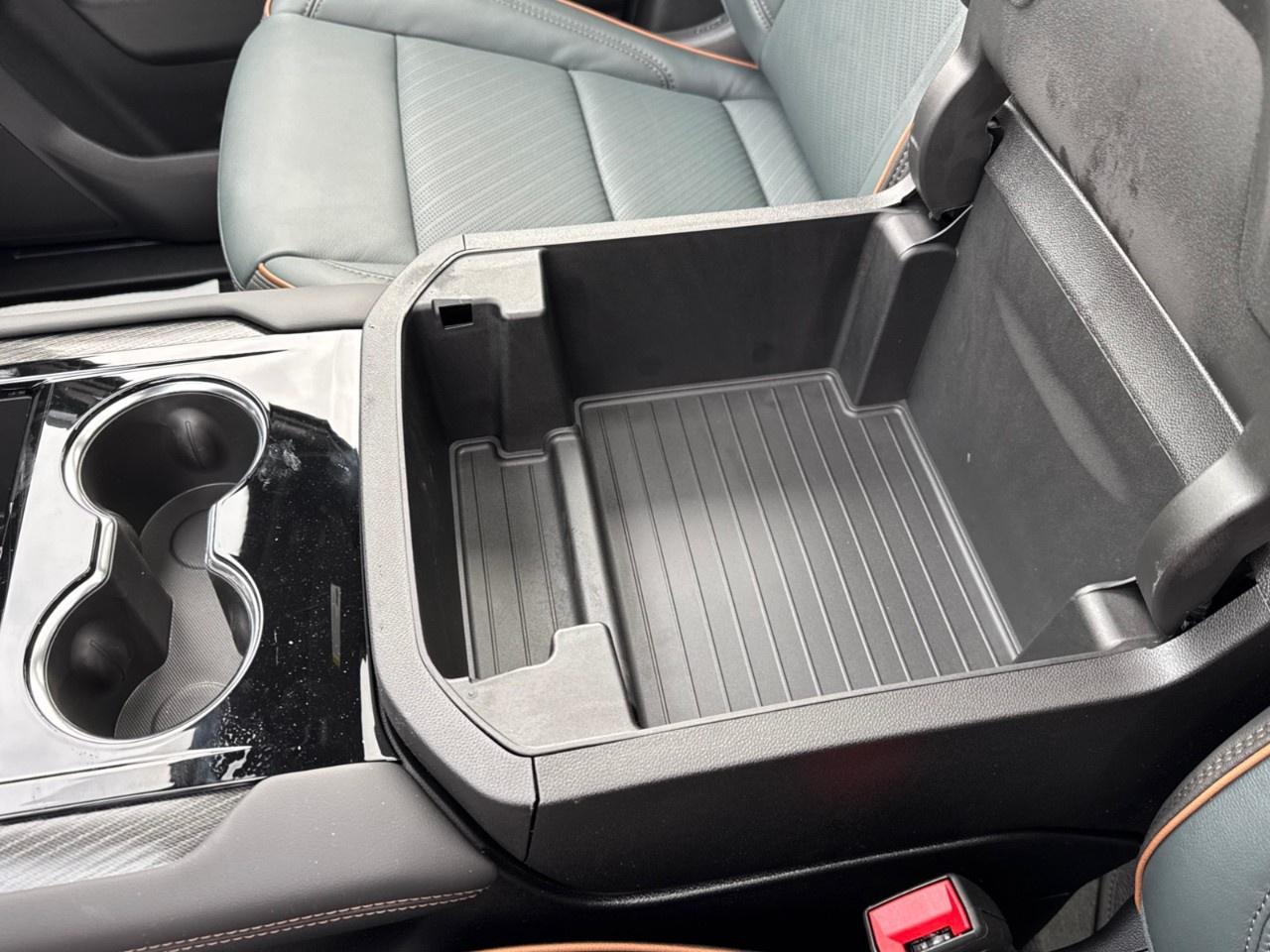 2026 GMC Yukon XL 4WD 4dr AT4 Photo