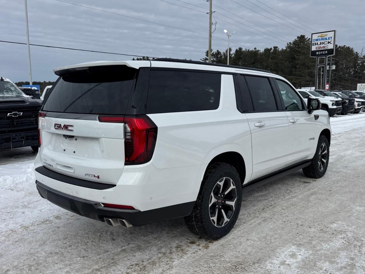 2026 GMC Yukon XL 4WD 4dr AT4 Photo4