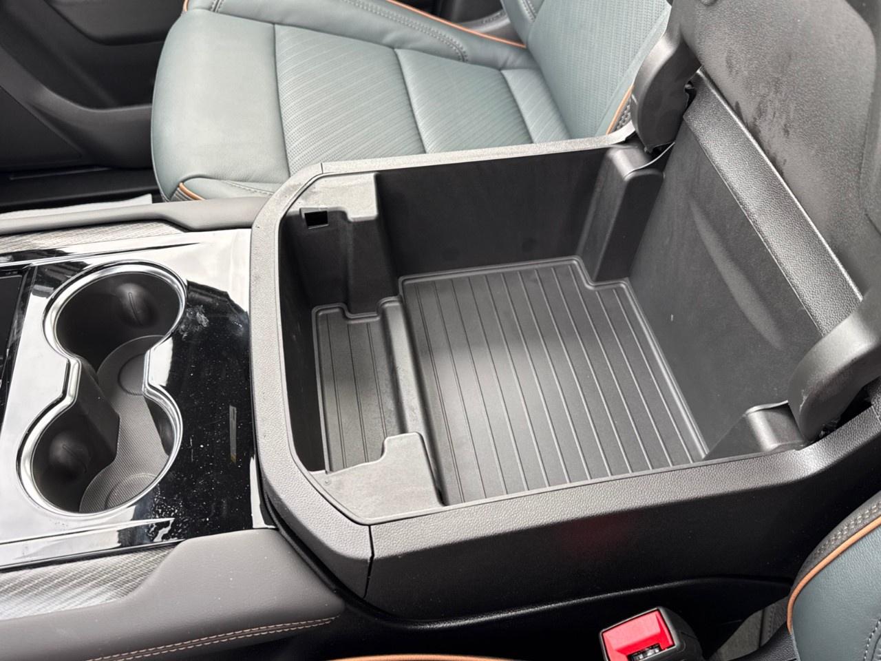 2026 GMC Yukon XL 4WD 4dr AT4 Photo