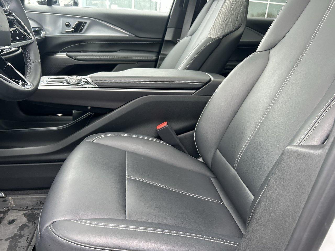 2024 Cadillac LYRIQ 4dr Tech w/1SA Only 25,000kms! Glass Roof Heated S Photo