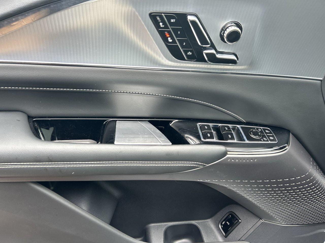 2024 Cadillac LYRIQ 4dr Tech w/1SA Only 25,000kms! Glass Roof Heated S Photo