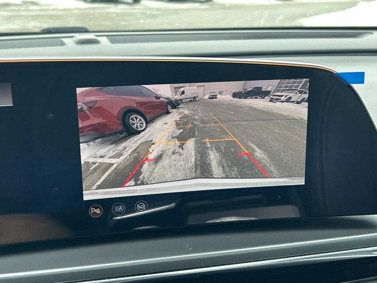 2024 Cadillac LYRIQ 4dr Tech w/1SA Only 25,000kms! Glass Roof Heated S Photo