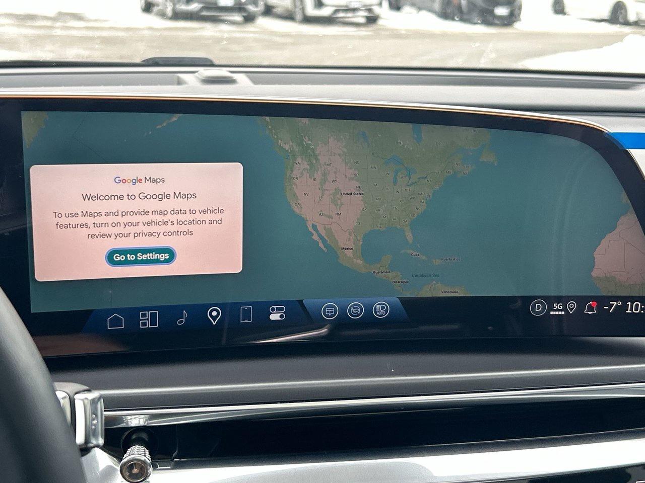 2024 Cadillac LYRIQ 4dr Tech w/1SA Only 25,000kms! Glass Roof Heated S Photo