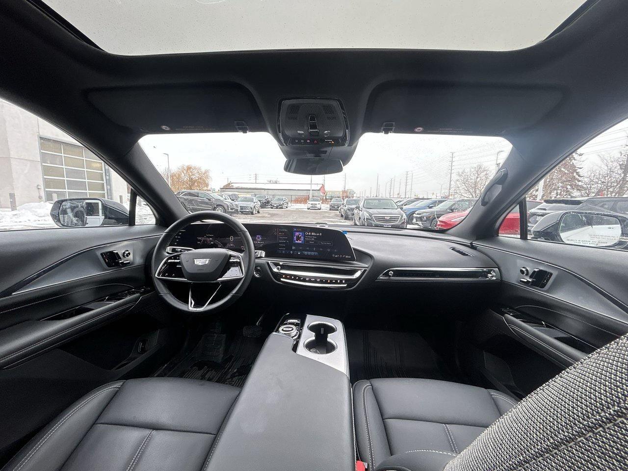 2024 Cadillac LYRIQ 4dr Tech w/1SA Only 25,000kms! Glass Roof Heated S Photo