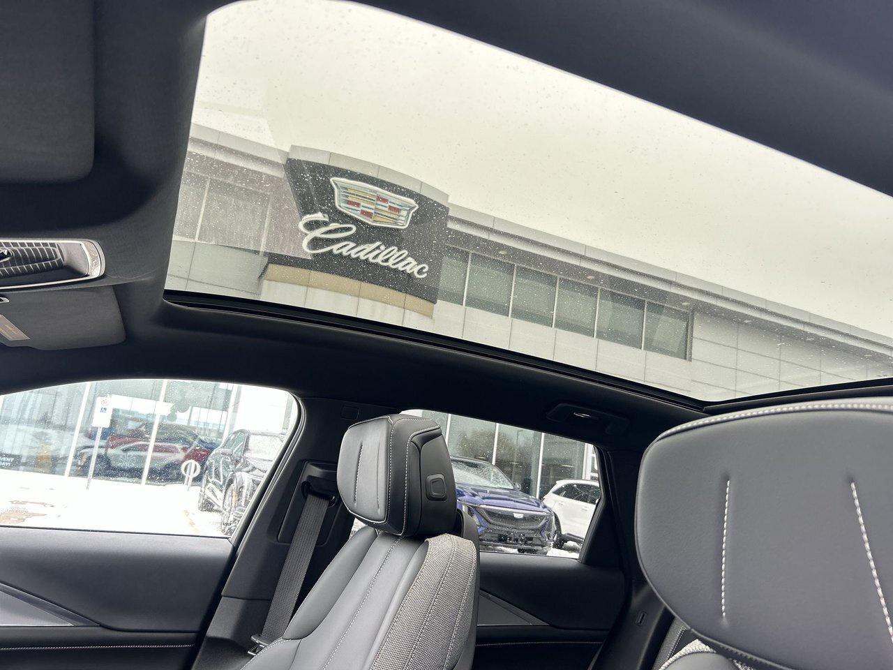 2024 Cadillac LYRIQ 4dr Tech w/1SA Only 25,000kms! Glass Roof Heated S Photo