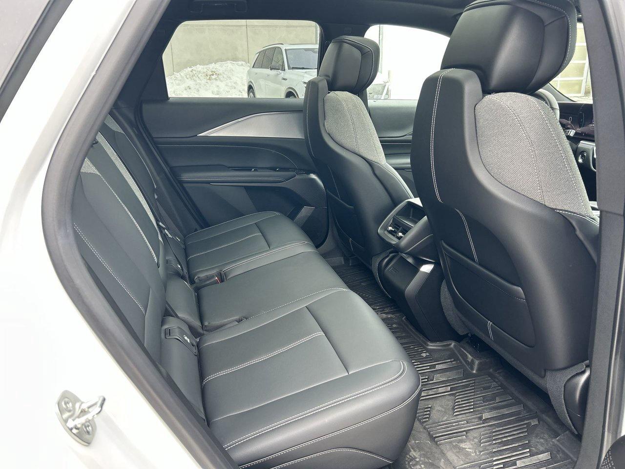 2024 Cadillac LYRIQ 4dr Tech w/1SA Only 25,000kms! Glass Roof Heated S Photo