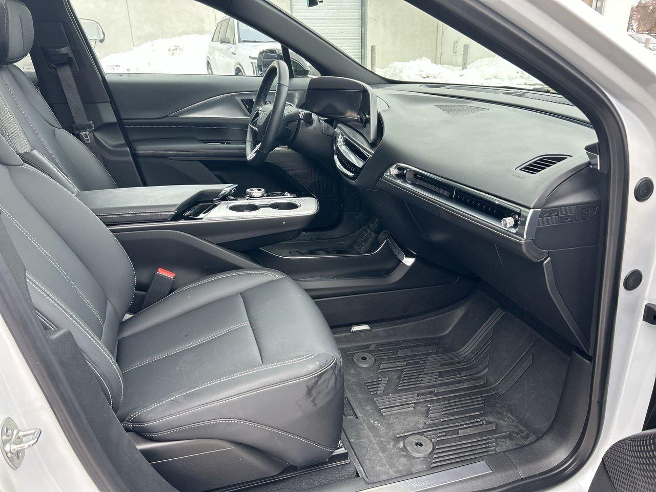 2024 Cadillac LYRIQ 4dr Tech w/1SA Only 25,000kms! Glass Roof Heated S Photo