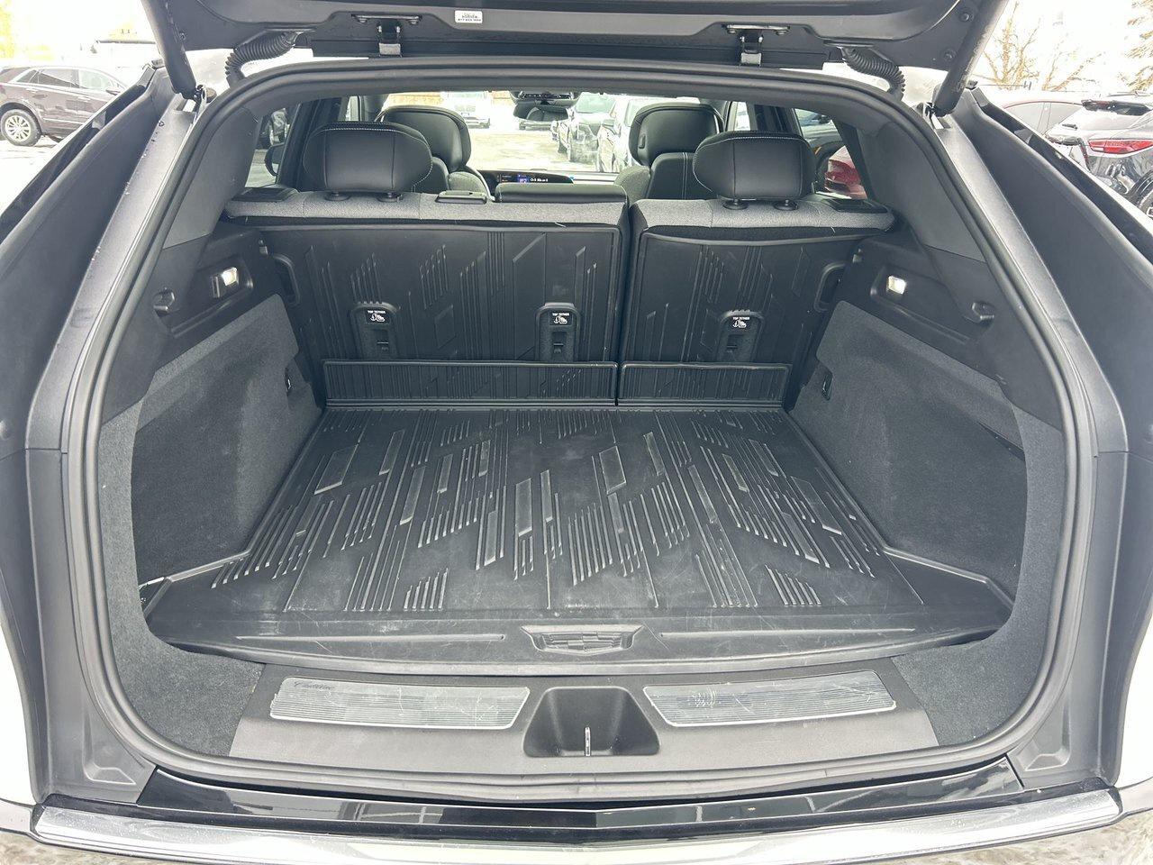 2024 Cadillac LYRIQ 4dr Tech w/1SA Only 25,000kms! Glass Roof Heated S Photo