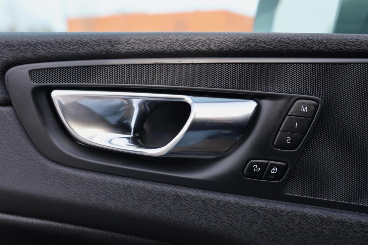 2019 Volvo XC60 T6-360CAM/AWD/360CAM/ADAPT CRUISE/PANOROOF/BLIS/P Photo