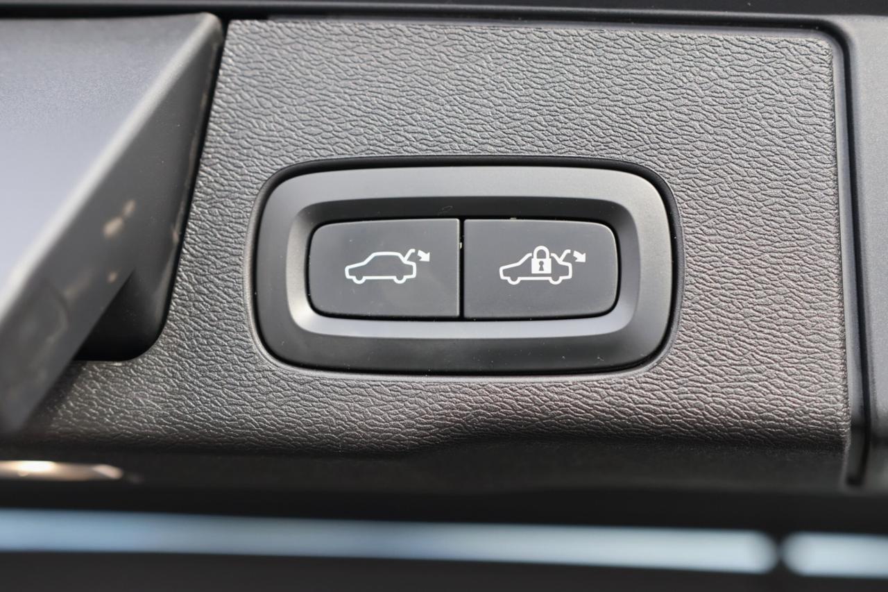 2019 Volvo XC60 T6-360CAM/AWD/360CAM/ADAPT CRUISE/PANOROOF/BLIS/P Photo