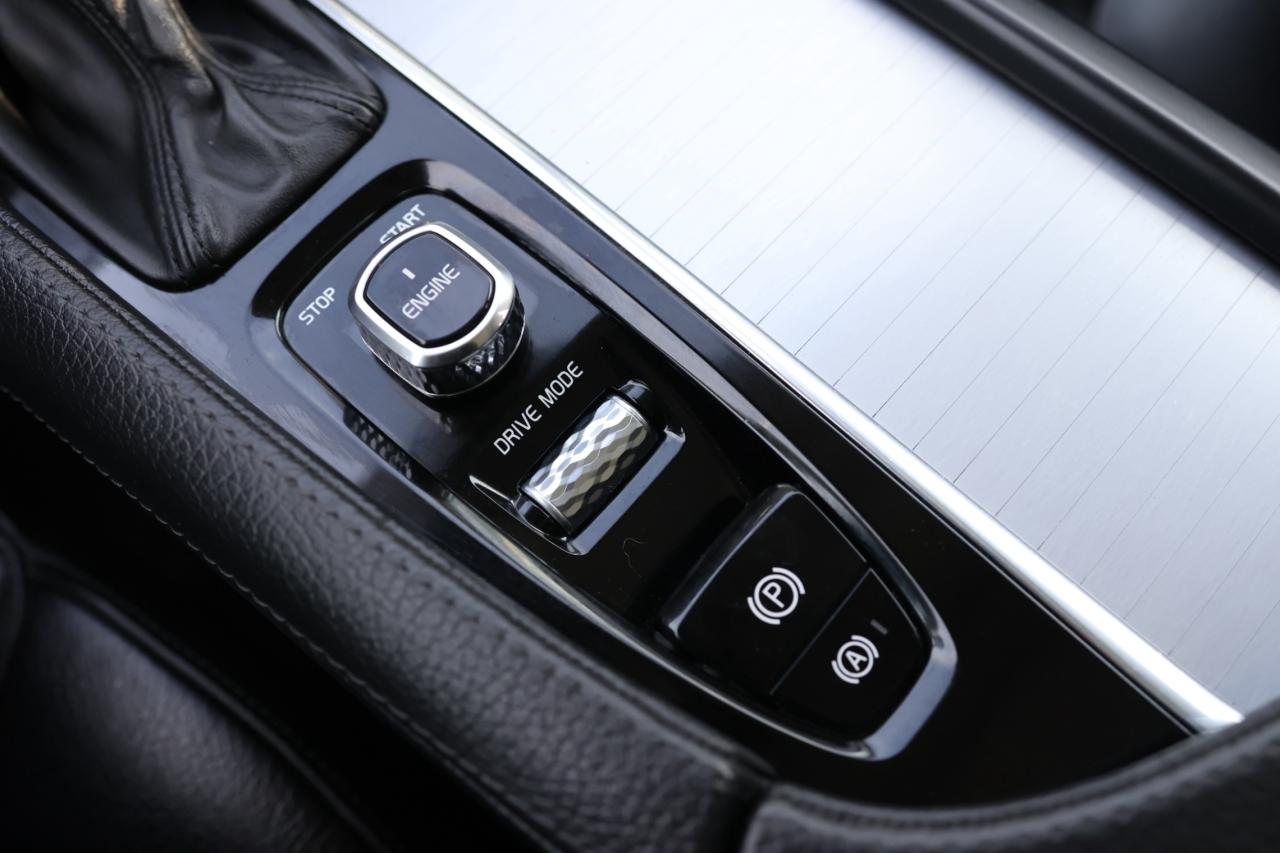 2017 Volvo XC90 T5-MOMENTUM-AWD/POLESTAR/NAV/PANO ROOF/BLIS/P SENS Photo