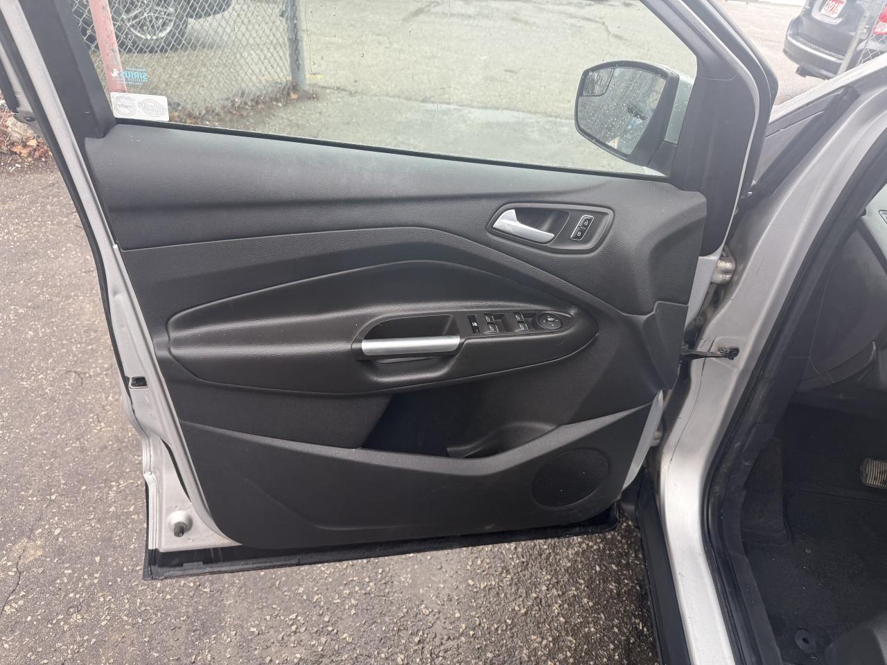 2014 Ford Escape *** 3 YEAR WARRANTY INCLUDED *** Photo