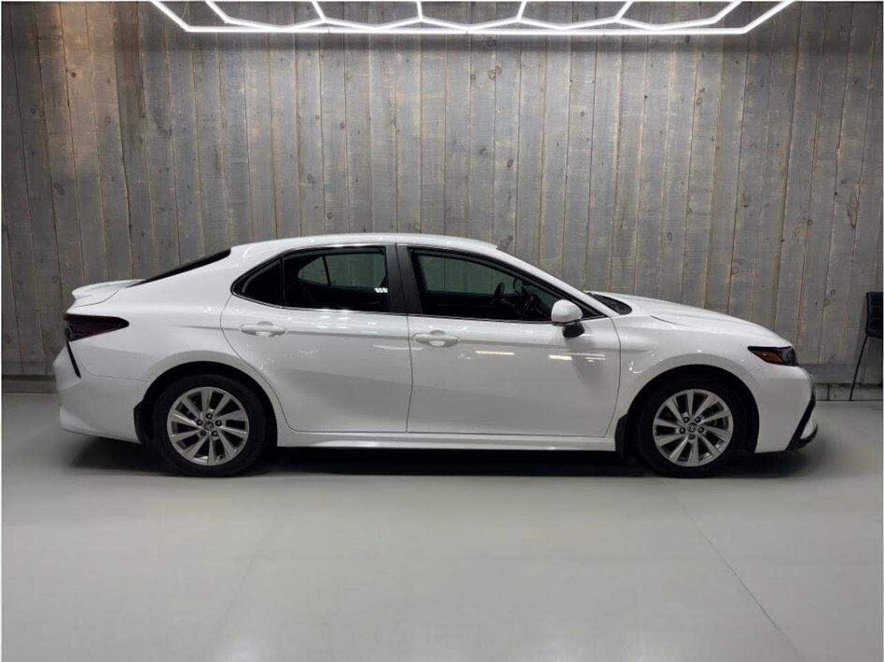 2024 Toyota Camry SE AWD  ACCIDENT FREE Photo