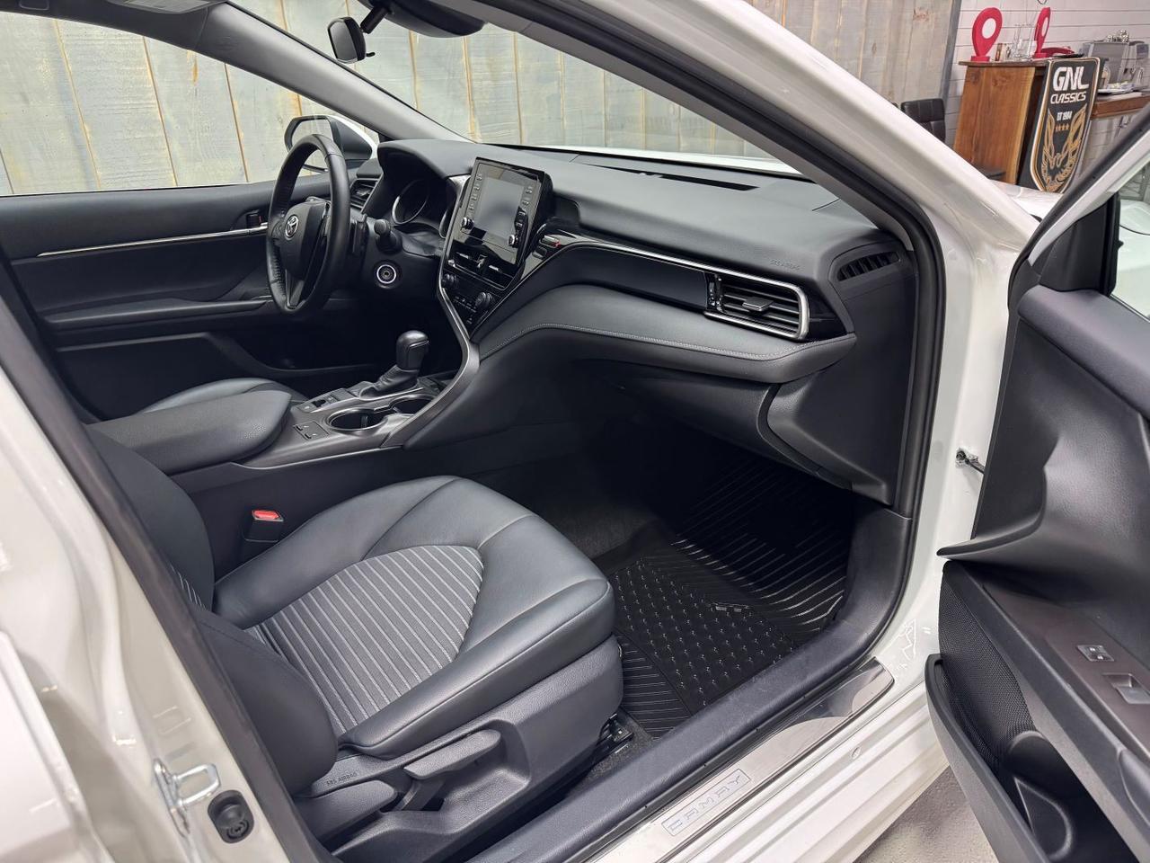 2024 Toyota Camry SE AWD  ACCIDENT FREE Photo