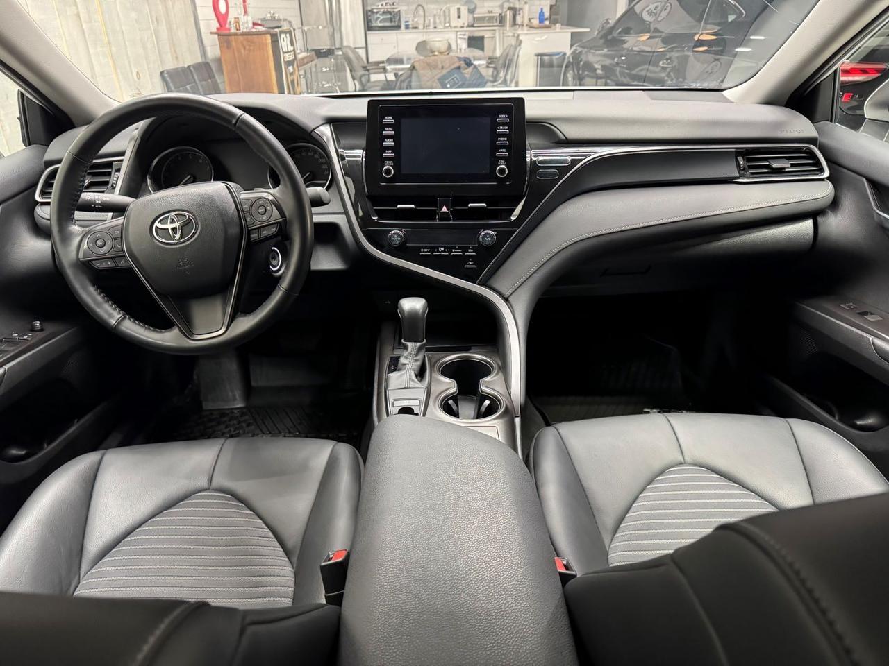 2024 Toyota Camry SE AWD  ACCIDENT FREE Photo