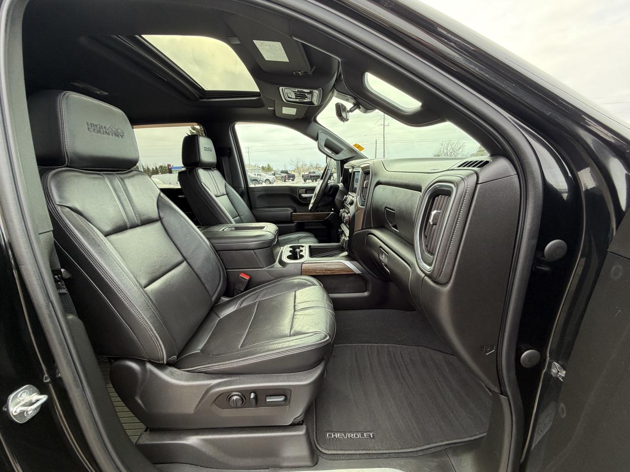 2022 Chevrolet SILVERADO 2500HD HIGH COUNTRY 2500 HD Photo