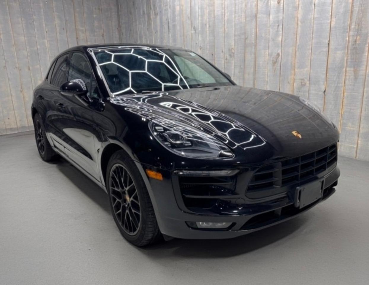 2018 Porsche Macan GTS  SPORT CHRONO PREMIUM PLUS BLACK PACKAGE Photo0