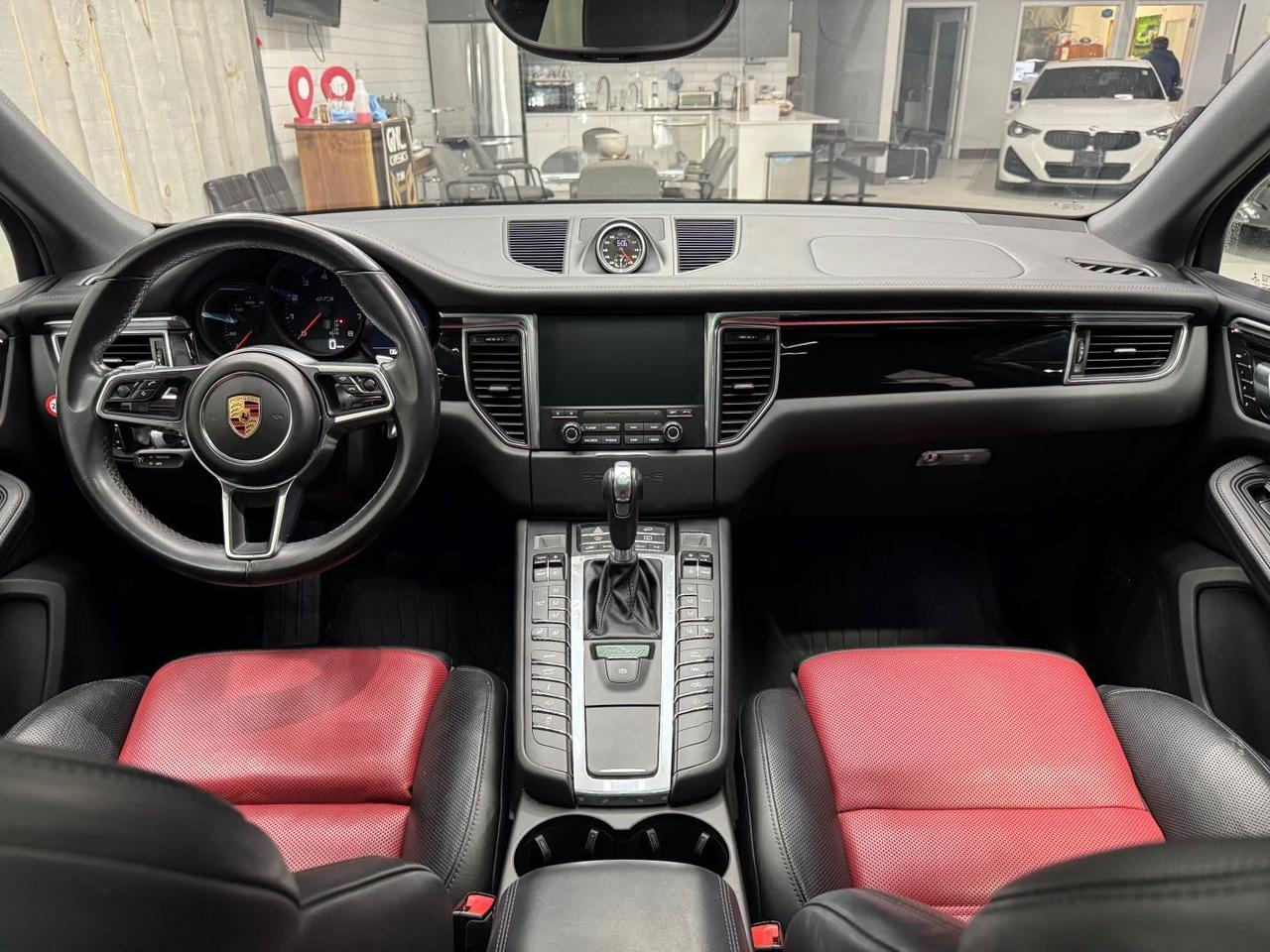 2018 Porsche Macan GTS  SPORT CHRONO PREMIUM PLUS BLACK PACKAGE Photo