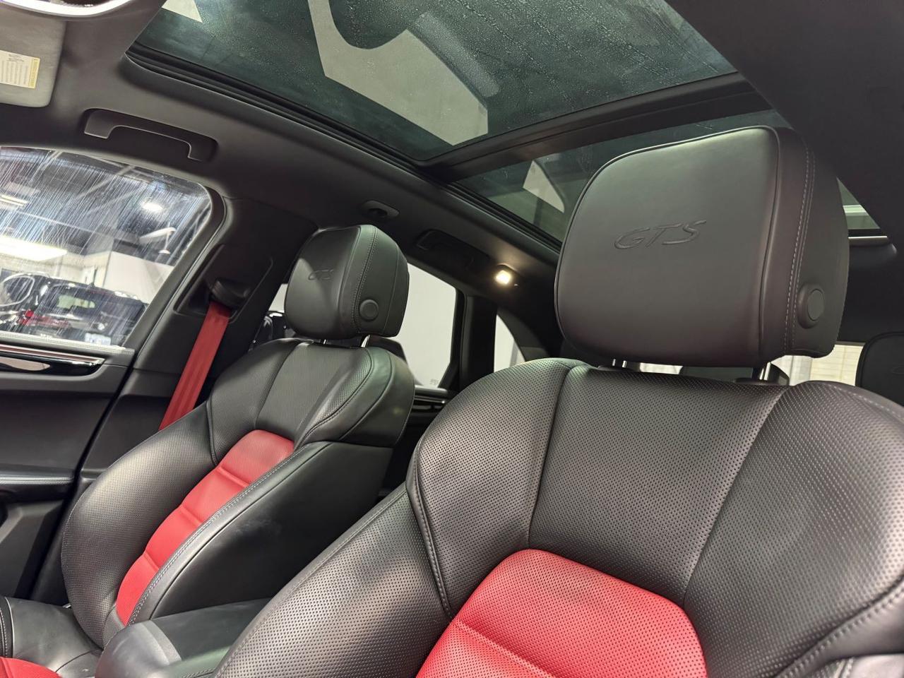 2018 Porsche Macan GTS  SPORT CHRONO PREMIUM PLUS BLACK PACKAGE Photo