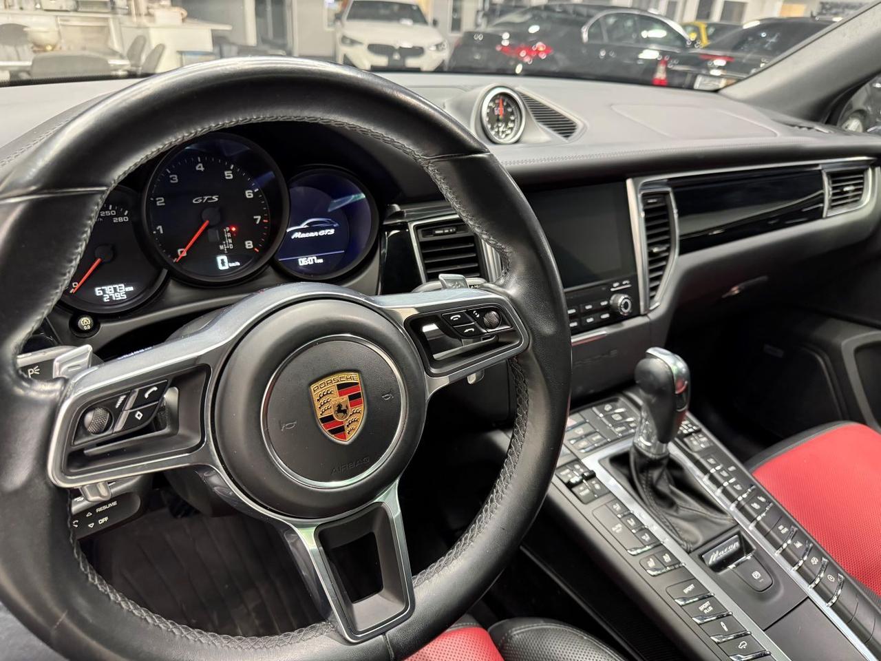 2018 Porsche Macan GTS  SPORT CHRONO PREMIUM PLUS BLACK PACKAGE Photo