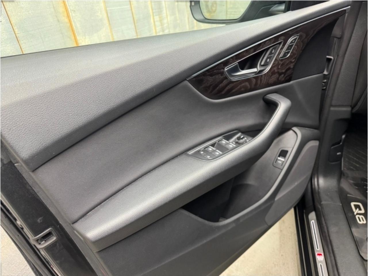 2019 Audi Q8 PROGRESSIV  S-LINE BLACK OPTICS  22 WHEELS Photo